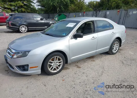 2010 Ford Fusion S из США, поврежденный, VIN 3FAHP0GAXAR151836